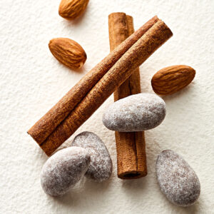 Draže bombone sa bademom i cimetom u mlečnoj čokoladi 100g