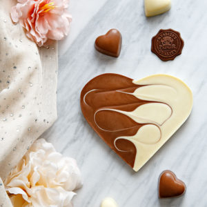 Čokoladno srce sa mlečnom i belom čokoladom
